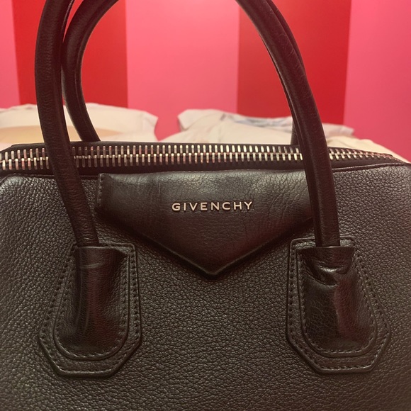Authentic givenchy antigona. Smooth black leather. Great condition! - Picture 2 of 8